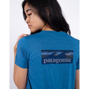 Tričko Patagonia W's Cap Cool Daily Graphic Shirt - Waters Boardshort Logo: Wavy Blue X-Dye